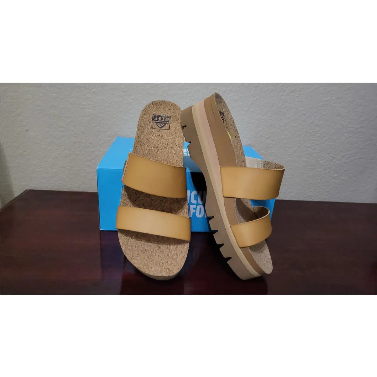 Womens Reef Cushion Vista Hi 2.5 Sandals Natural Sz 9 10