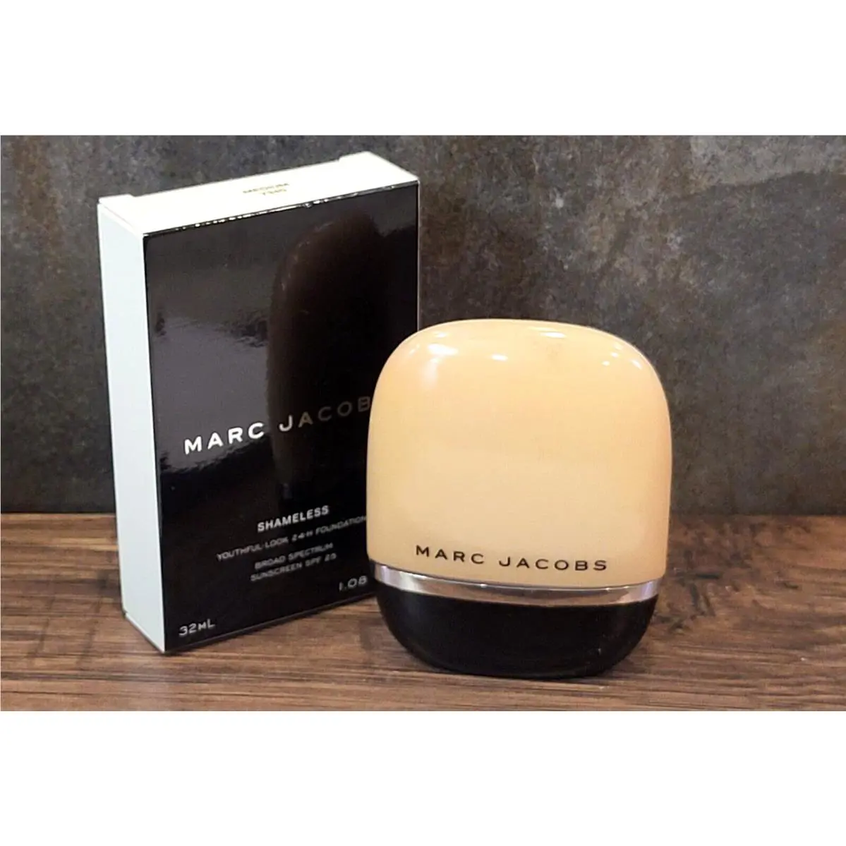 Marc Jacobs Shameless Foundation Y340 Medium Full Size