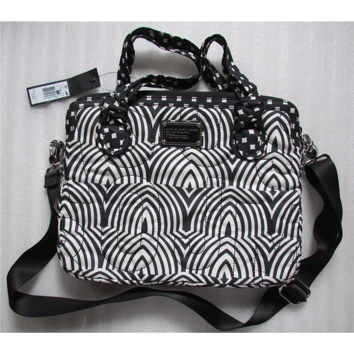 Marc Jacobs 13 Messenger Laptop Sleeve Pretty Bag Radio Waves Black White