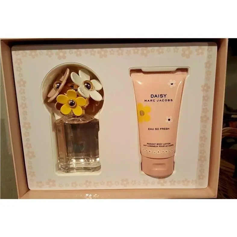 Marc Jacobs Daisy Eau So Fresh 2.5 oz Fragrance Layering Set Perfume/lotion