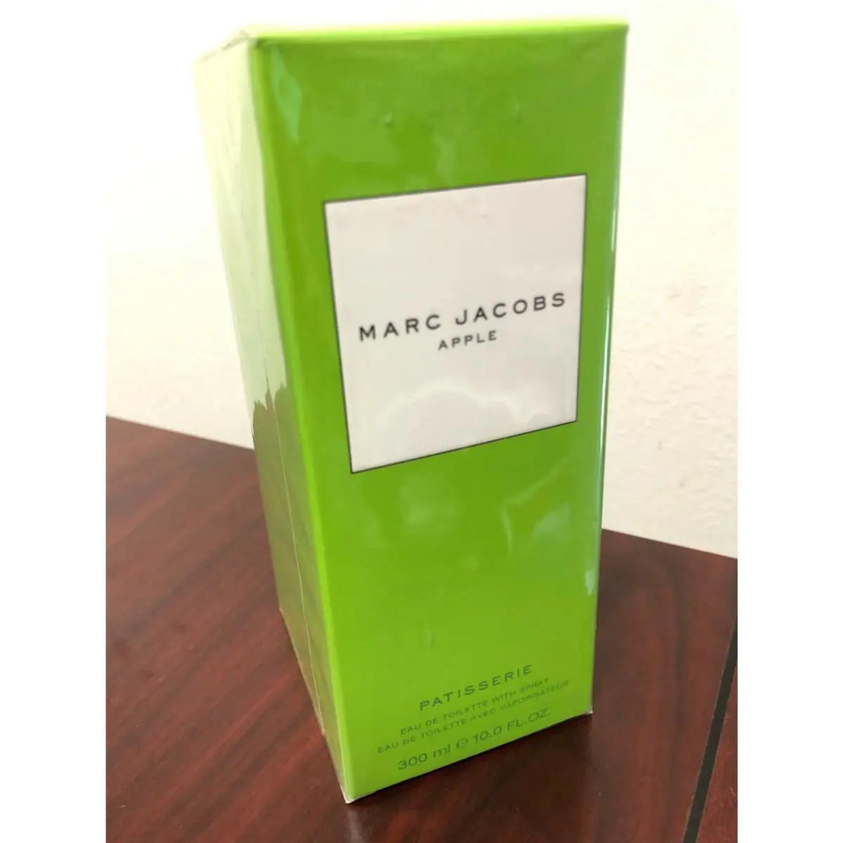 Marc Jacobs Apple Patisserie 10.0 FL oz / 300 ML Eau De Toilette Spray