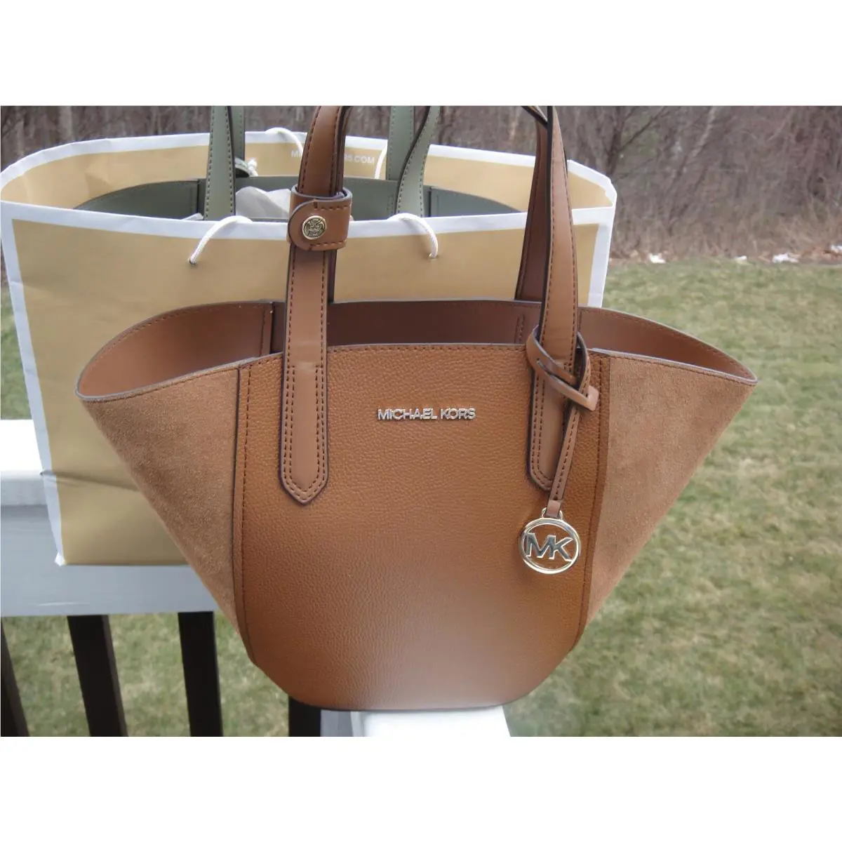 Michael Kors Portia Luggage Tote Bucket Bag.$358.00.100%