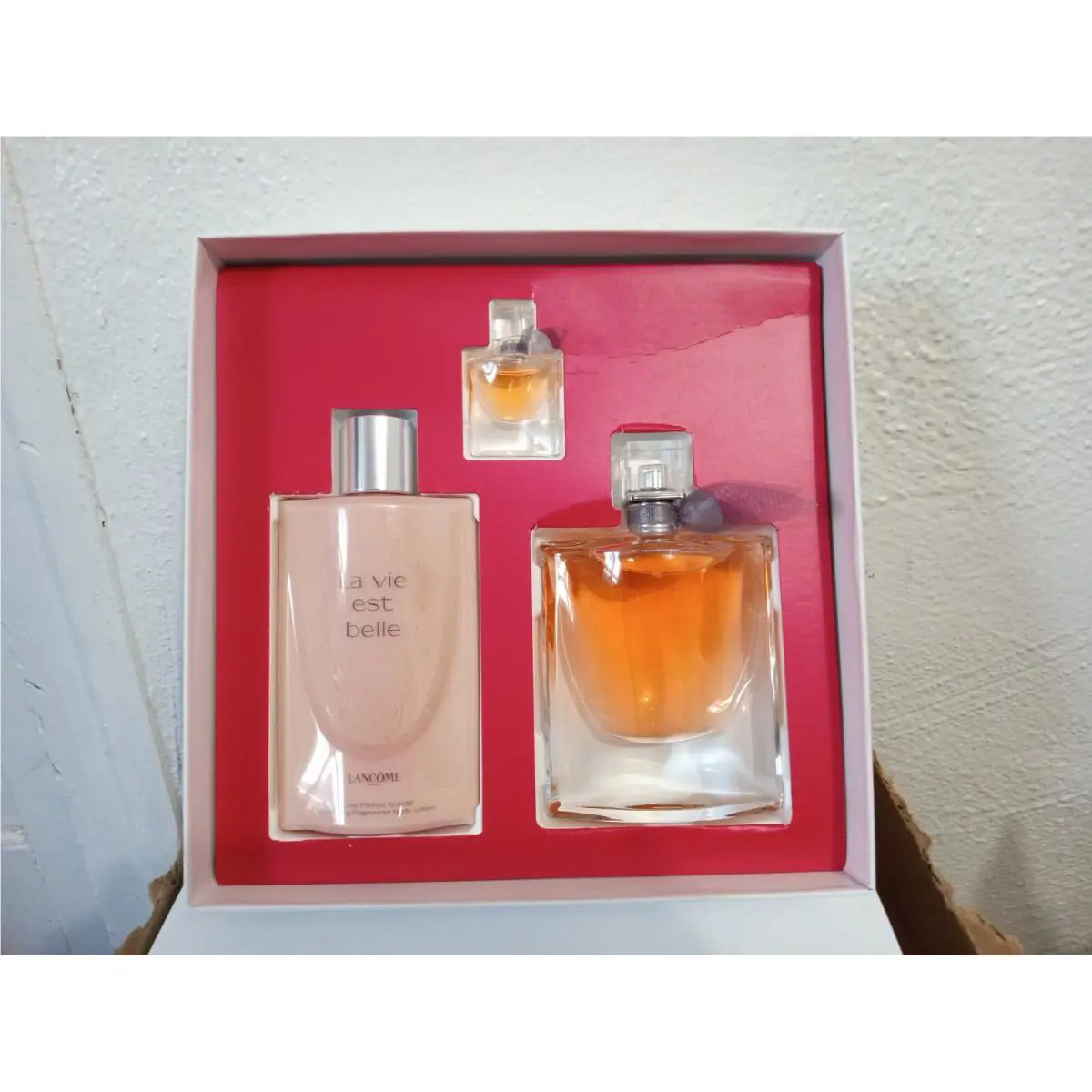 Lancome LA Vie Est Belle 3PC Set 3.4 OZ Edp+ 6.7 OZ B/lotion+ 0.13 OZ Miniture