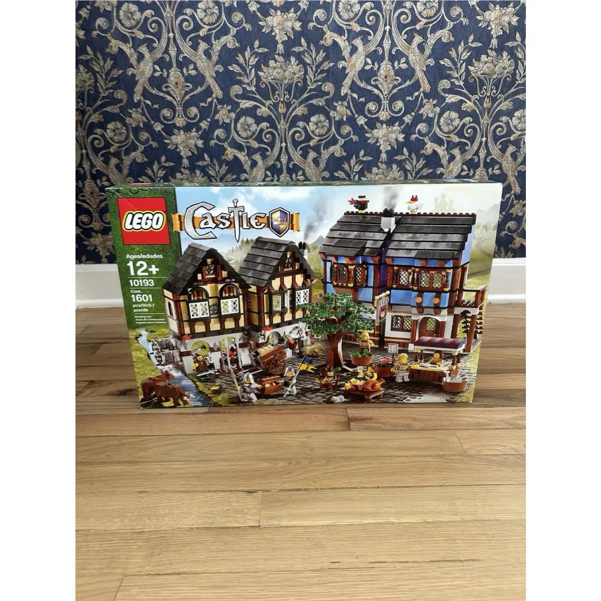 Lego Castle Medieval Market Village 10193 Retired Set Fantasy Era 2009