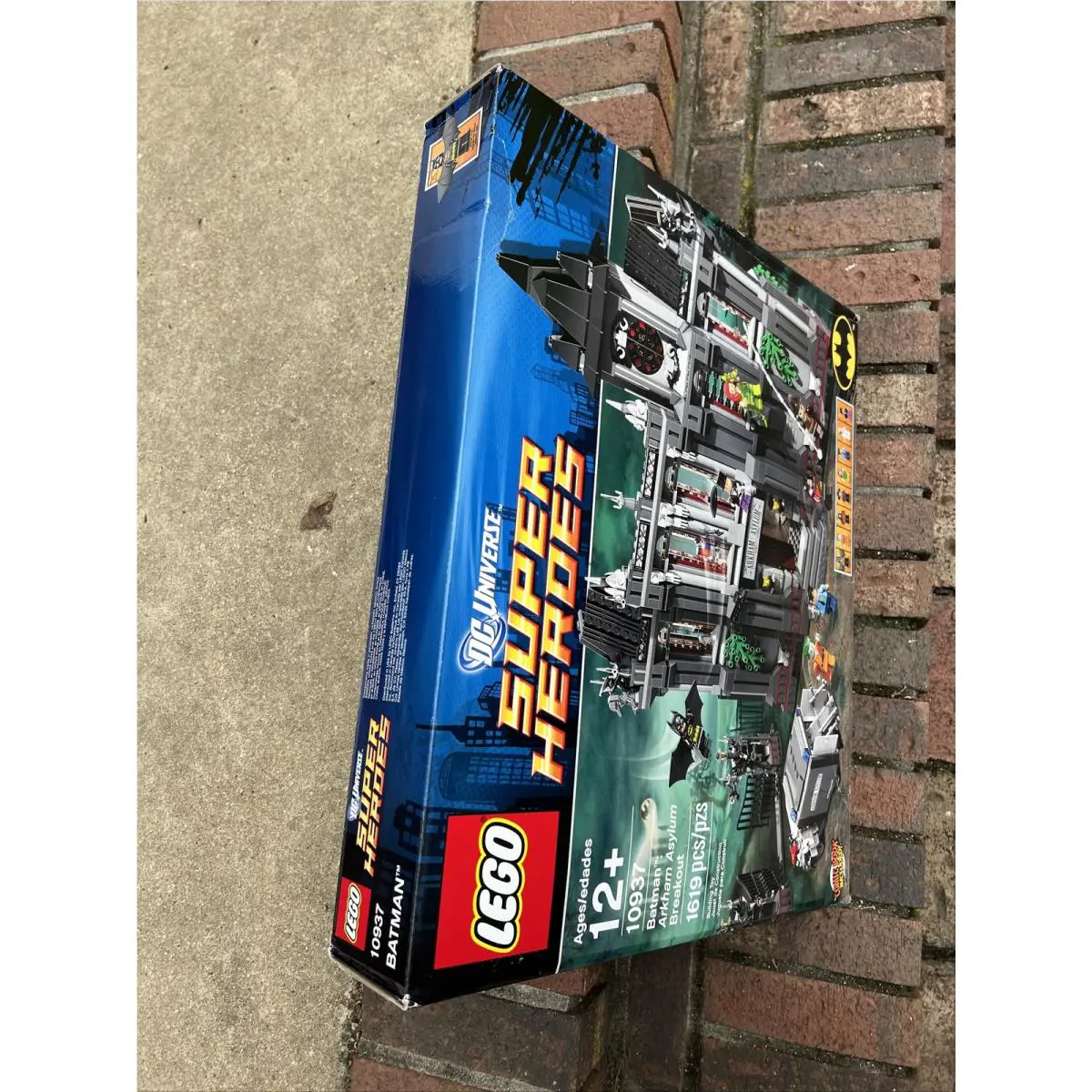 Lego 10937 Batman Arkham Asylum Breakout and Wear Box Creases Dents