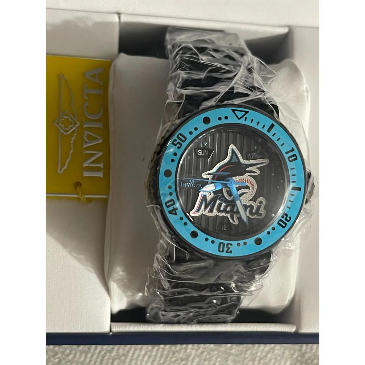 Nuevo Invicta Mlb Miami Marlins Unisex Watch 40mm Black 42590 Limited Edition