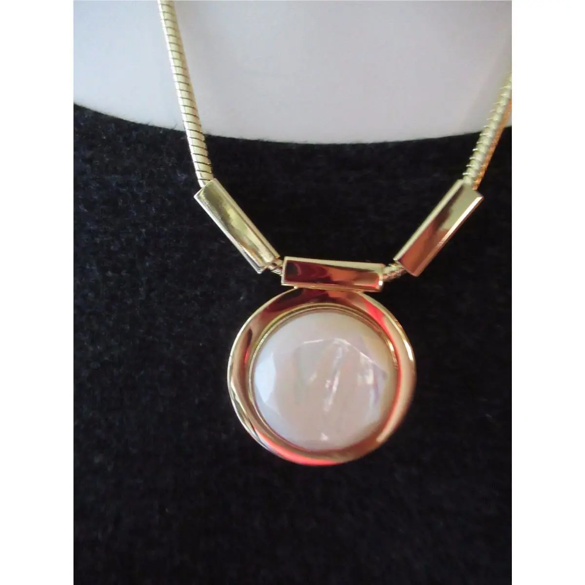 Kate Spade Pendant U Gold Plated 2 Inch Mop Circle/ Chain Necklace