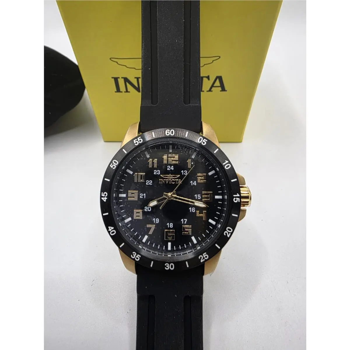 Pro Diver Quartz Black Dial Men`s Watch 40005 by Invicta