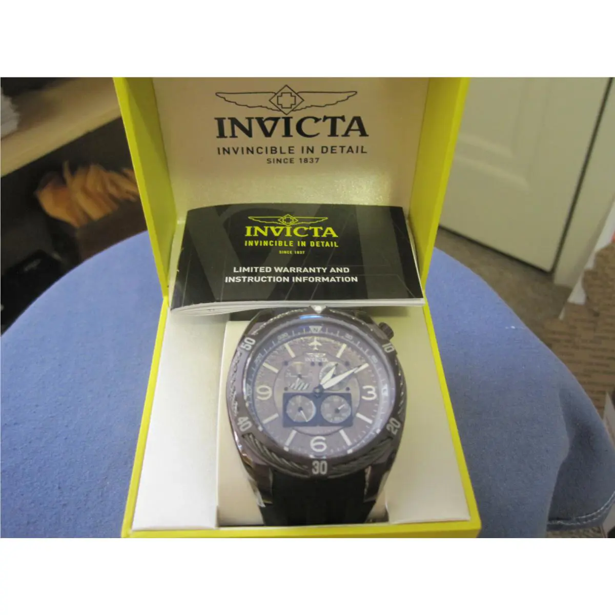 Hbx 115 Mans Invicta Day/date Aviator Quartz Watch