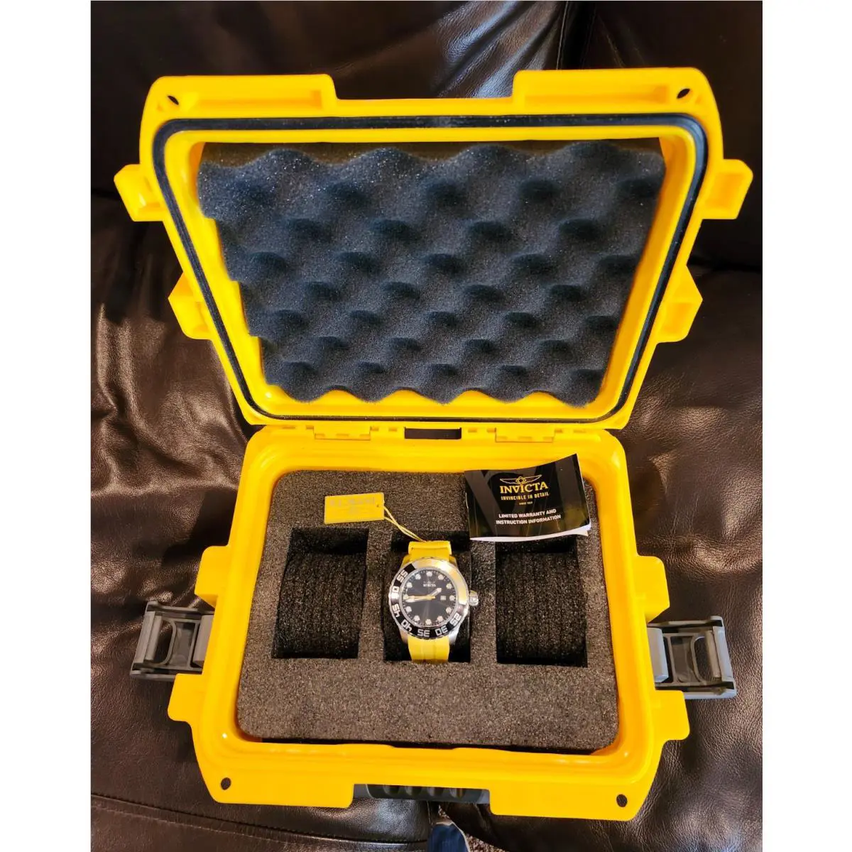 Invicta Pro Diver Men`s 52mm Japan Quartz Watch W/night Glow 3 Watch Case. Nos
