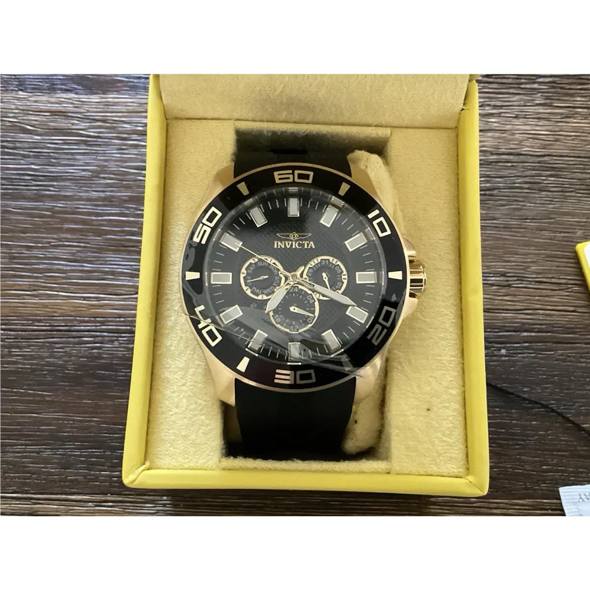 Invicta Mens Pro Diver Watch Model 28001 Chronograph Black Dial Rubber Strap