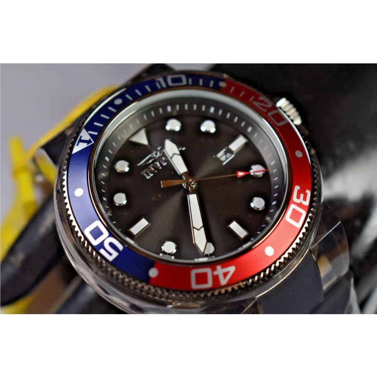 Iob Invicta Men`s Grand Pro Diver Pepsi Silicone Strap Watch Battery