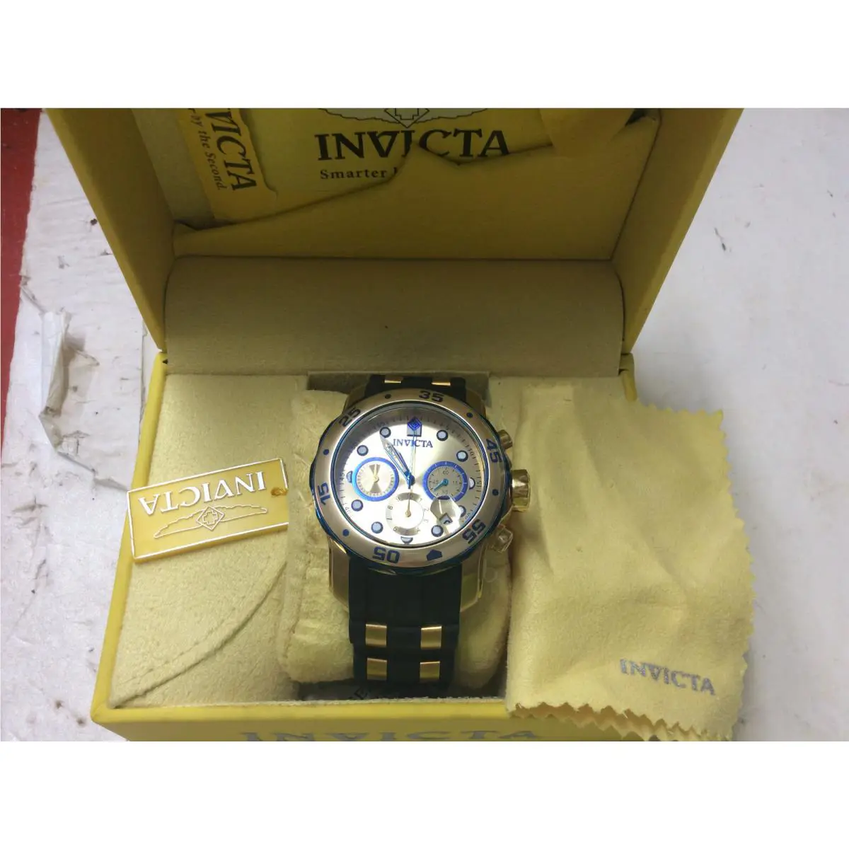 Invicta Pro Diver Mens Blue Gold Watch 200m Rotating Bezel Chronograph 17887
