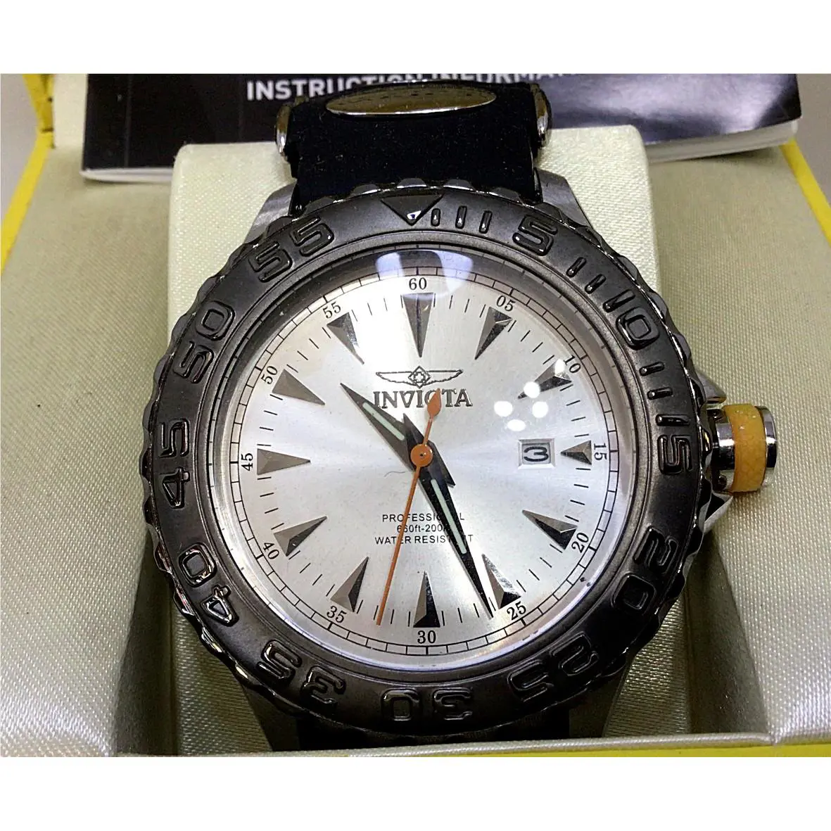 Invicta Pro-diver Model 12612- Quartz Wristwatch with Date Display