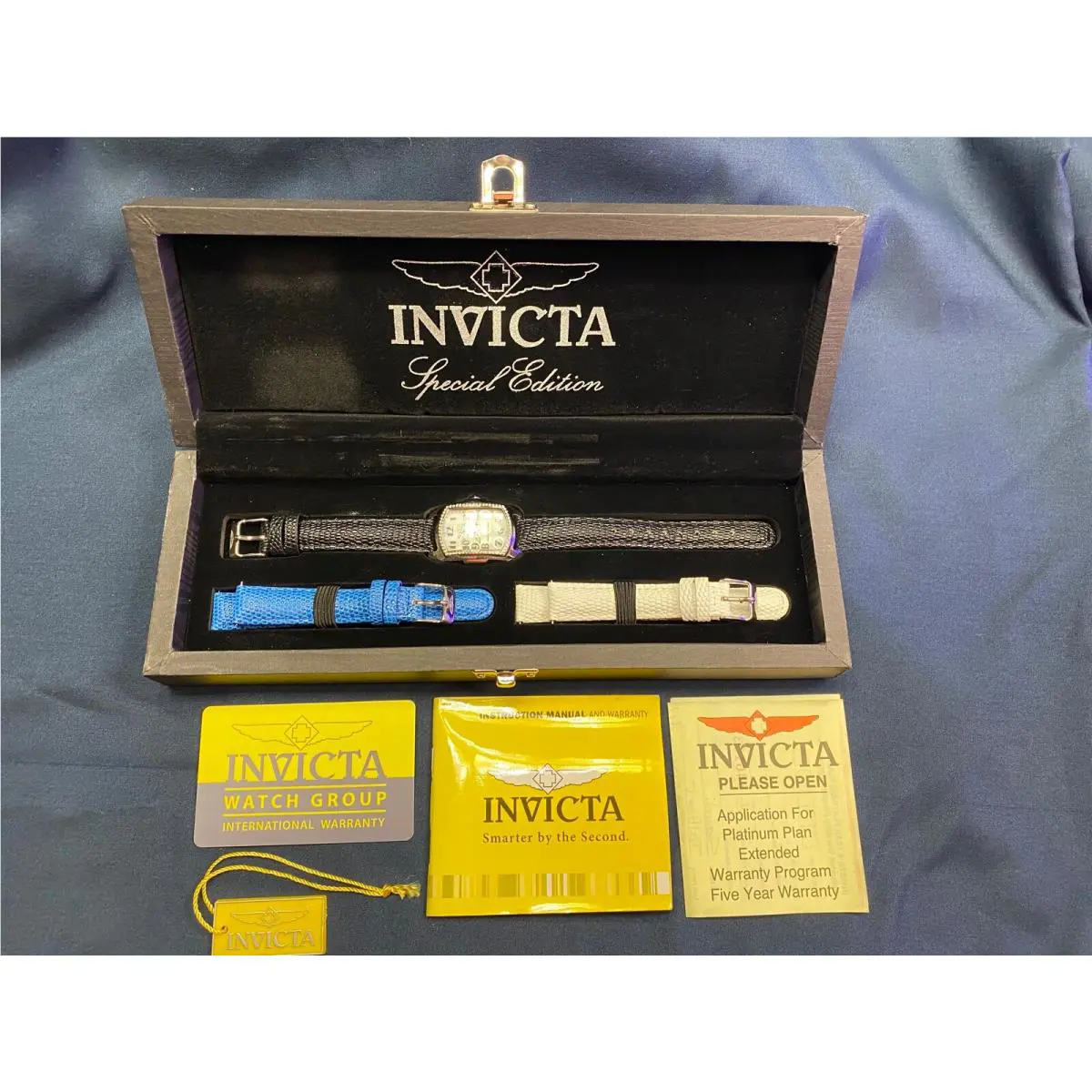 Invicta Ladies Unisex Special Edition Lupah Model 19520 in Wood Box
