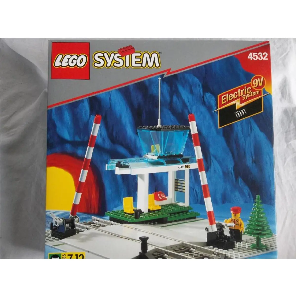 1996 Lego 4532 9V Electric Level Crossing Box Train Trains