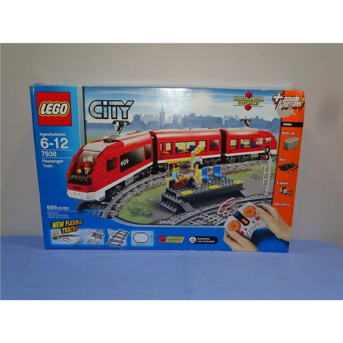 Collection Fresh Lego City Passenger Train 7938 Retired