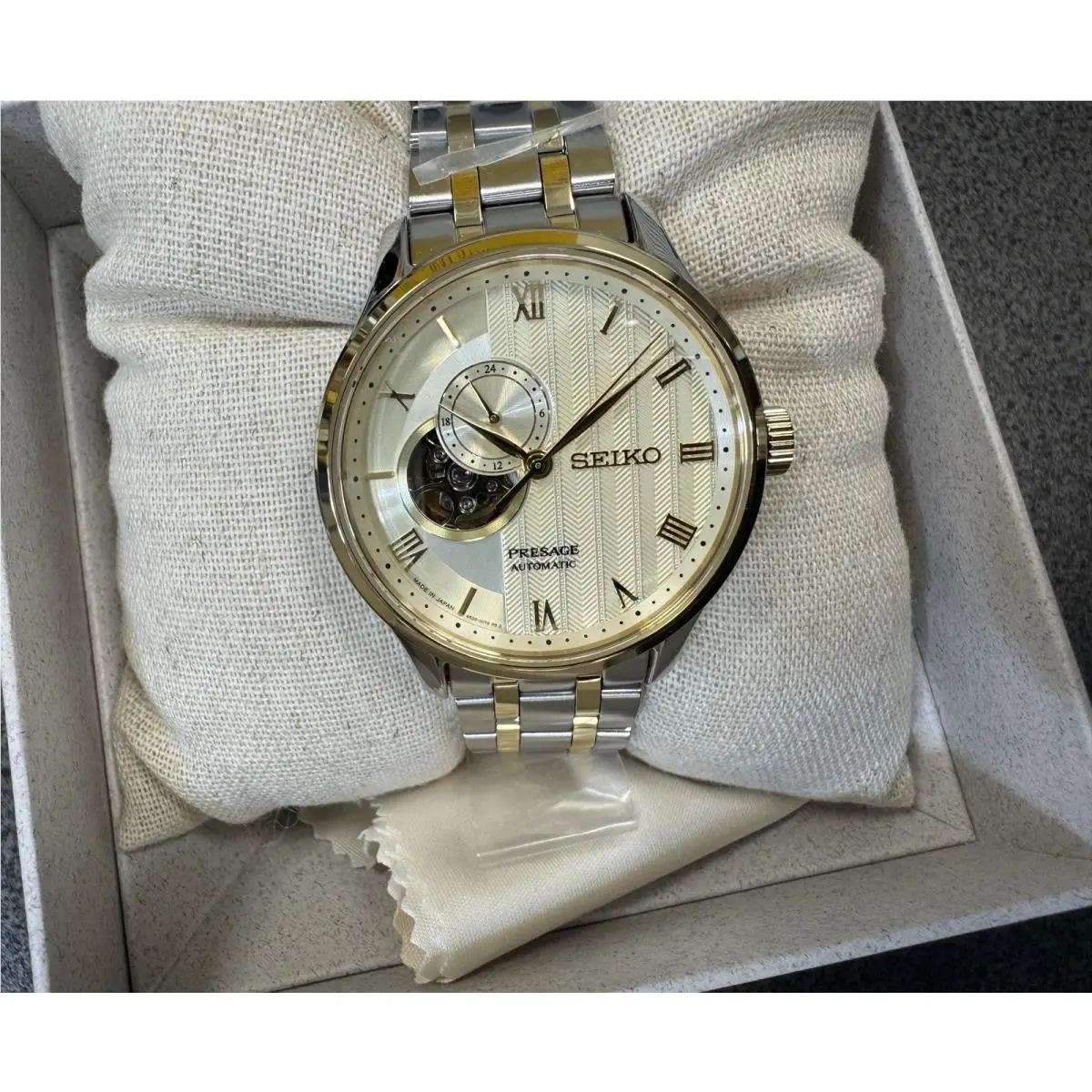 Seiko Presage Japanese Gardens Automatic Cream Dial Men`s Two Tone Watch SSA464