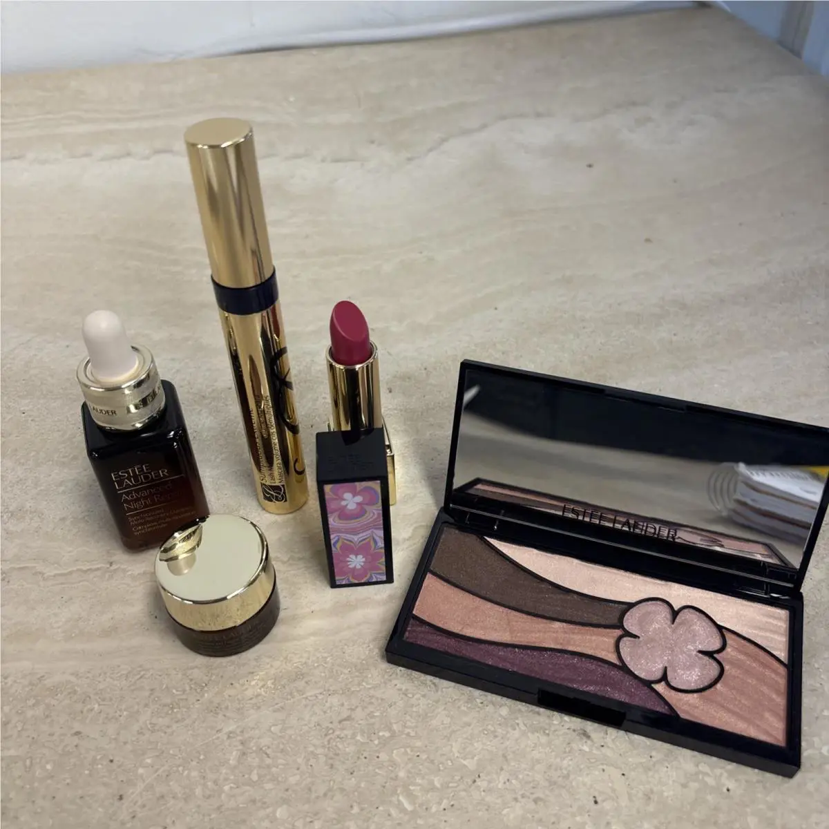 Estēe Lauder Advanced Night Repair and Makeup Set