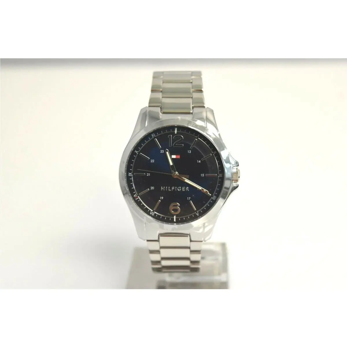Tommy Hilfiger Men`s Silver Stainless Steel Blue Dial 1791378 Watch
