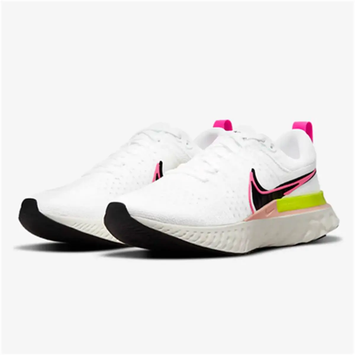 Nike shoes - White 3