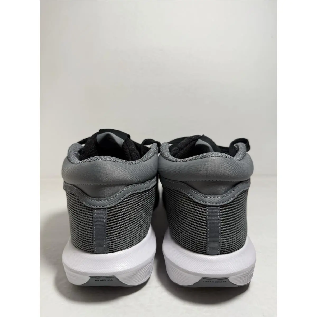 Nike shoes LeBron Witness - multiple variations 3
