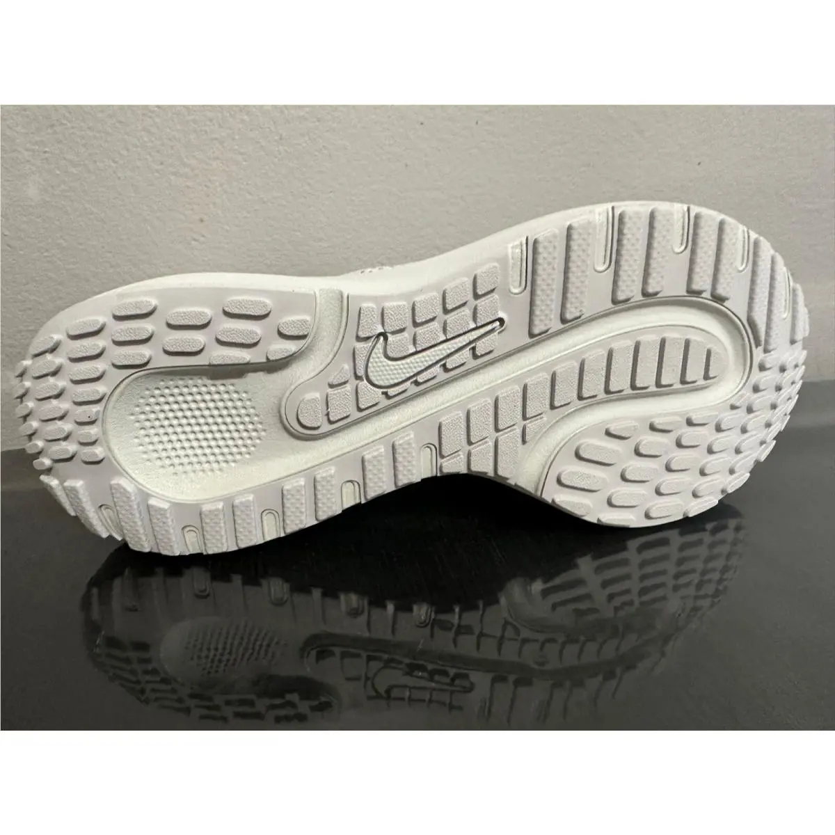 Nike shoes - Nike React Escape - React Escape - DC4269-100 - White 3