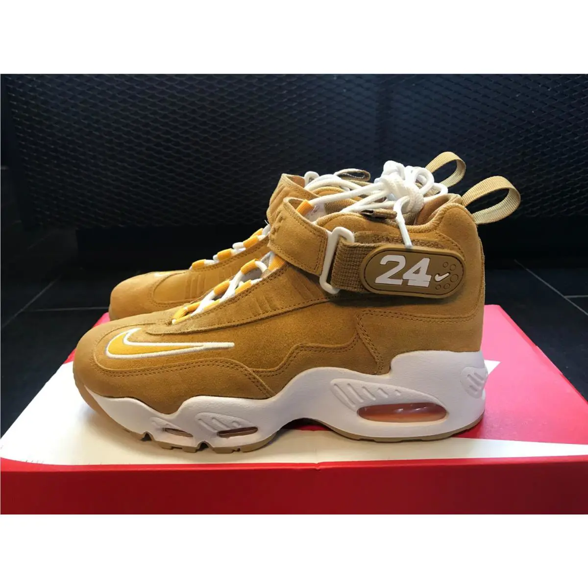 Nike shoes - Nike Air Griffey Max I - DO6685-700 - Brown 4