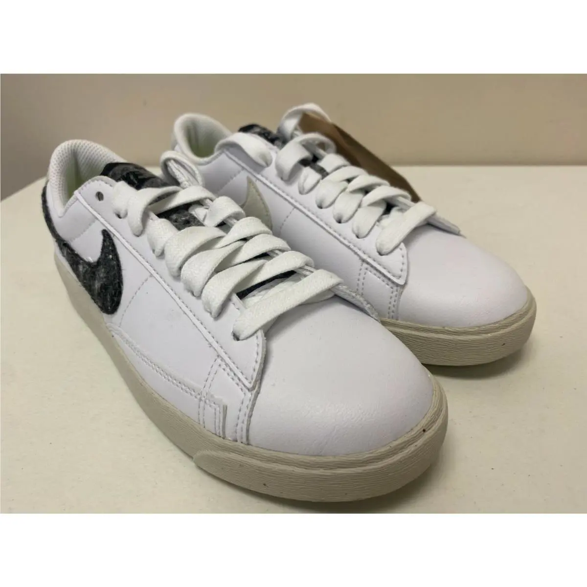 Nike shoes - White 4