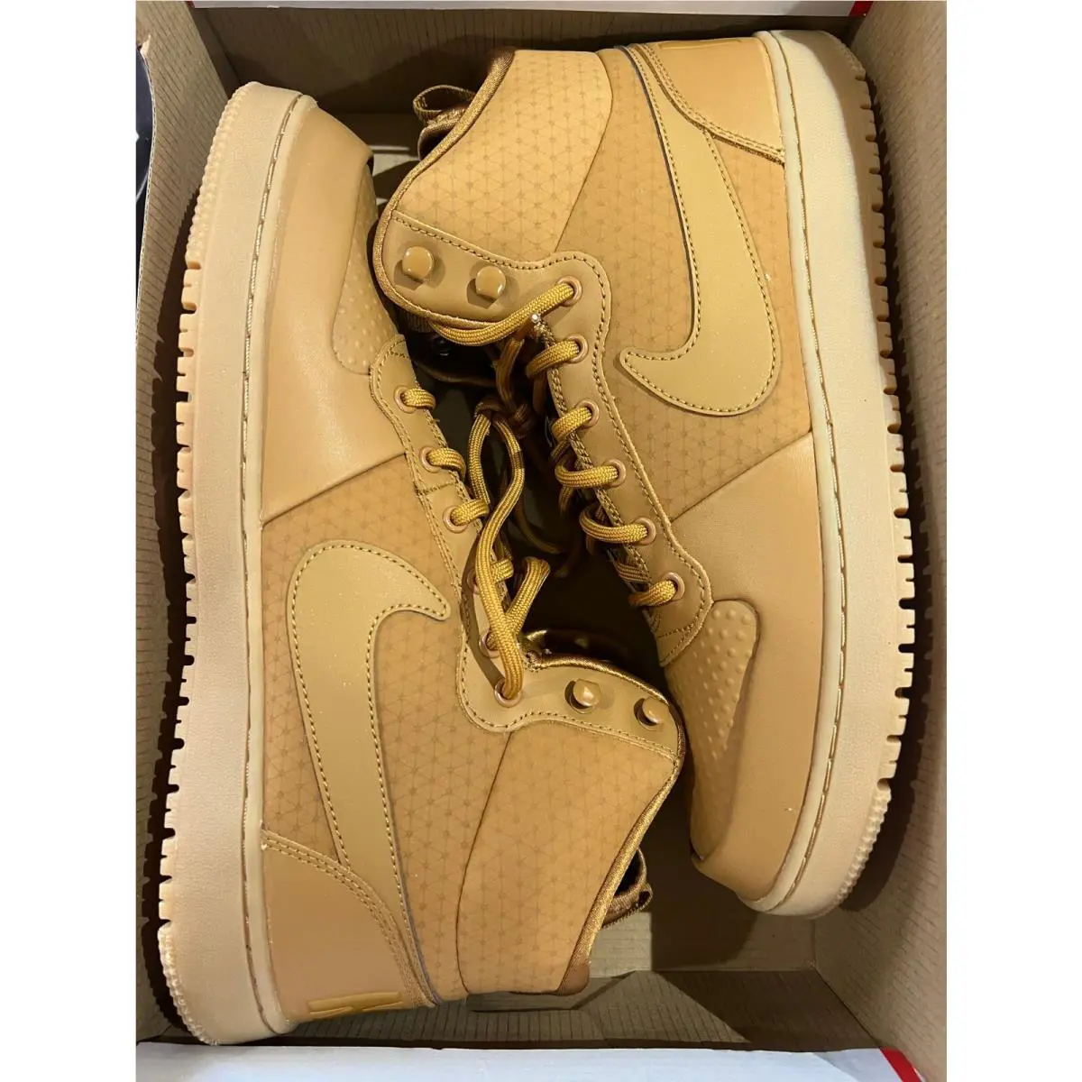 Nike shoes - 700 5