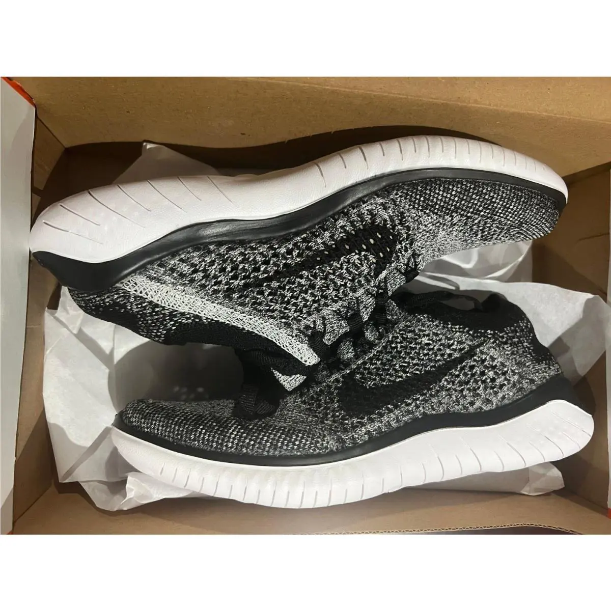 Nike shoes - White/Black 6