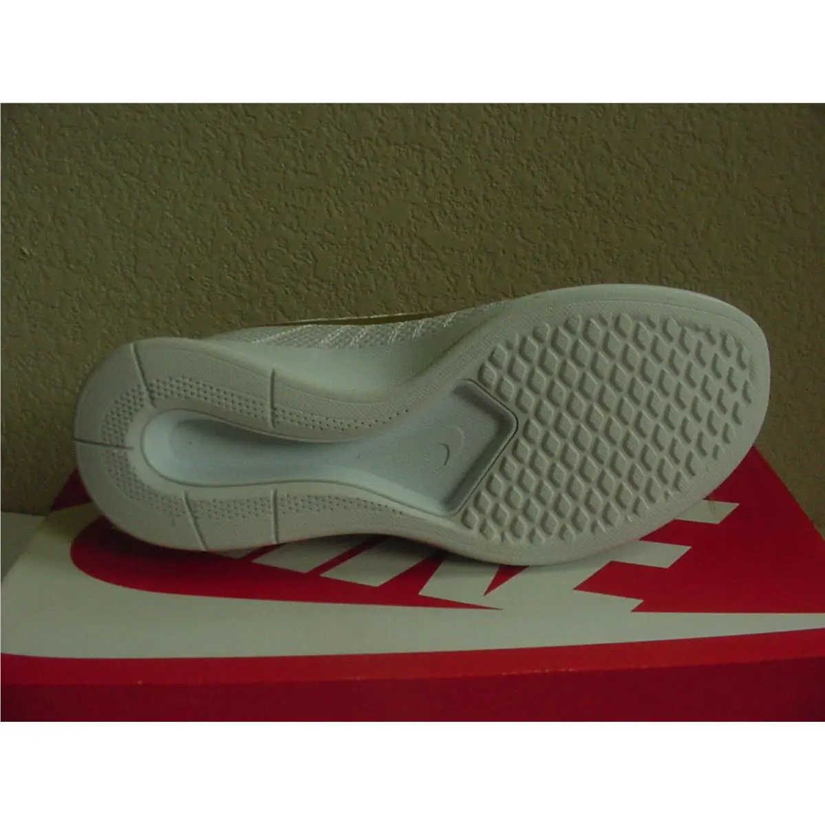Nike shoes - SE - 940418-101 - White/Vast Grey/Metallic Gold 3