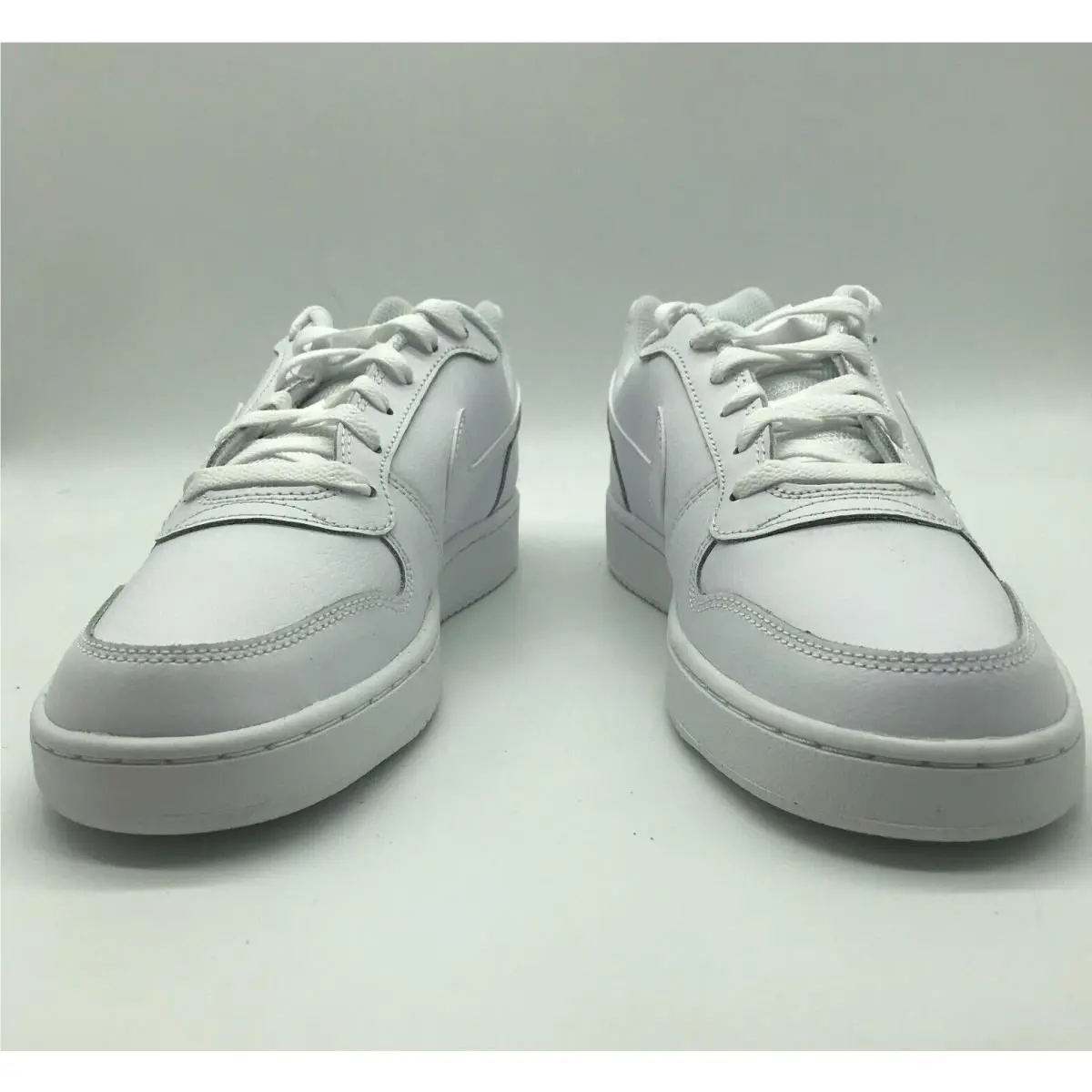 Nike shoes - White 2