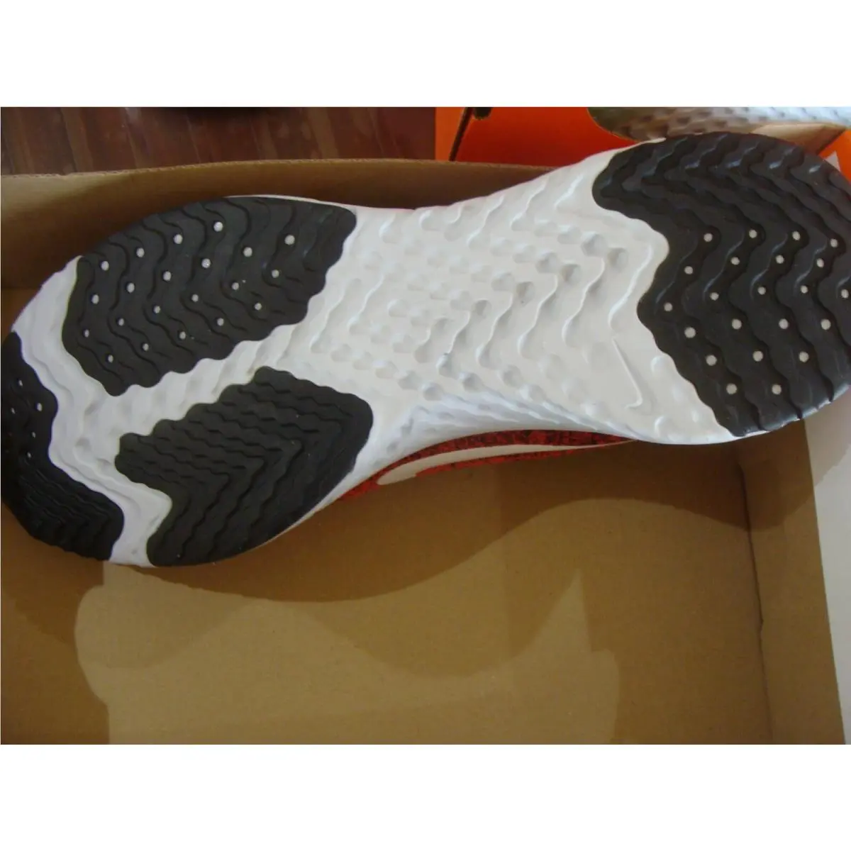 Nike shoes - HABANERO RED/WHITE BLACK 10