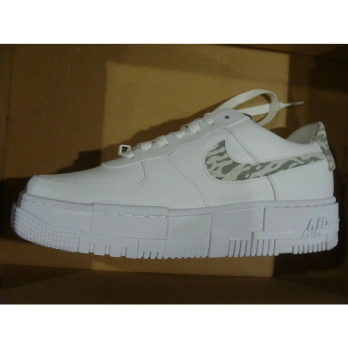 Nike shoes - NIKE PIXEL - PIXEL - DH9632-100 - WHITE/SUMMIT 3
