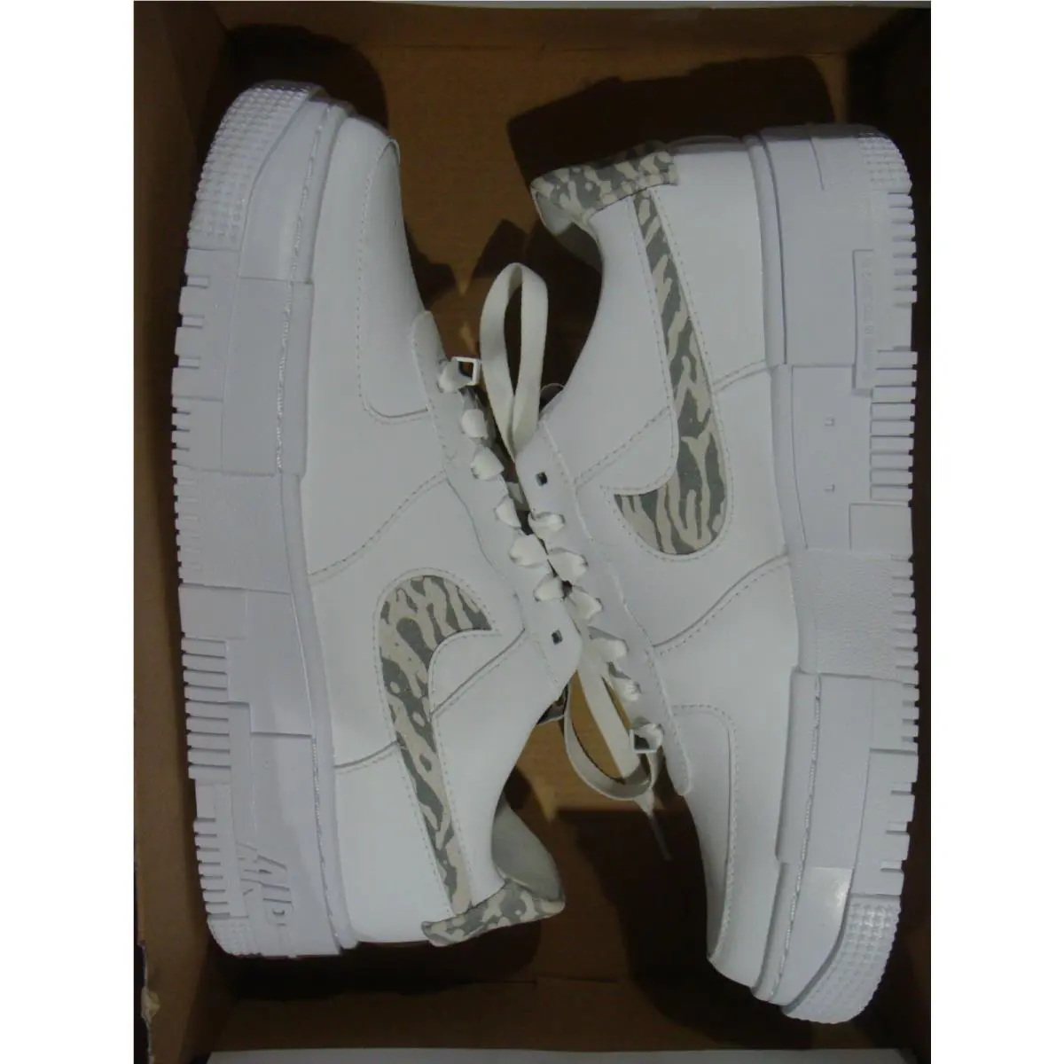 Nike shoes - NIKE PIXEL - PIXEL - DH9632-100 - WHITE/SUMMIT 6
