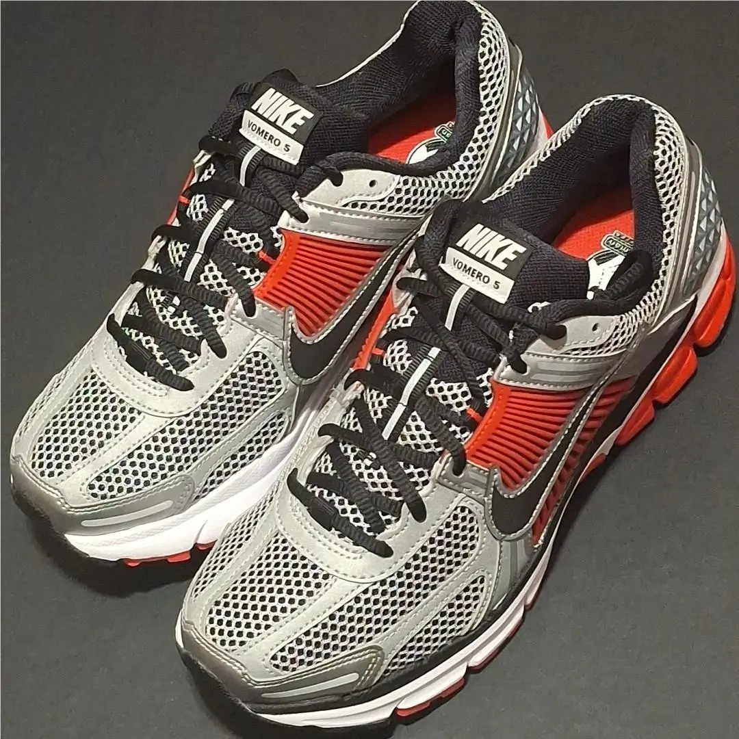 Nike FJ4151 005 Men`s 9 Air Zoom Vomero 5 Metallic Silver/black