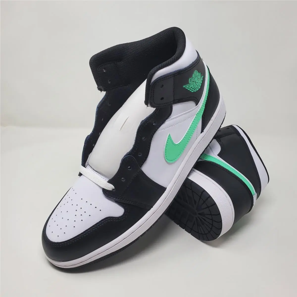 Nike Air Jordan 1 Mid Green Glow White Black DQ8426-103 Men’s Size 12
