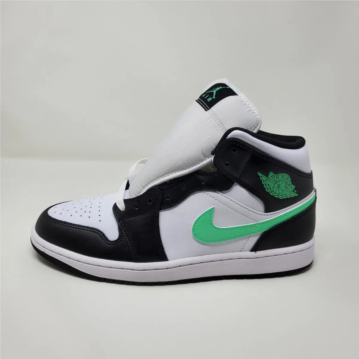 Nike shoes - Nike Air Jordan 1 - Air - DQ8426-103 - Green 3