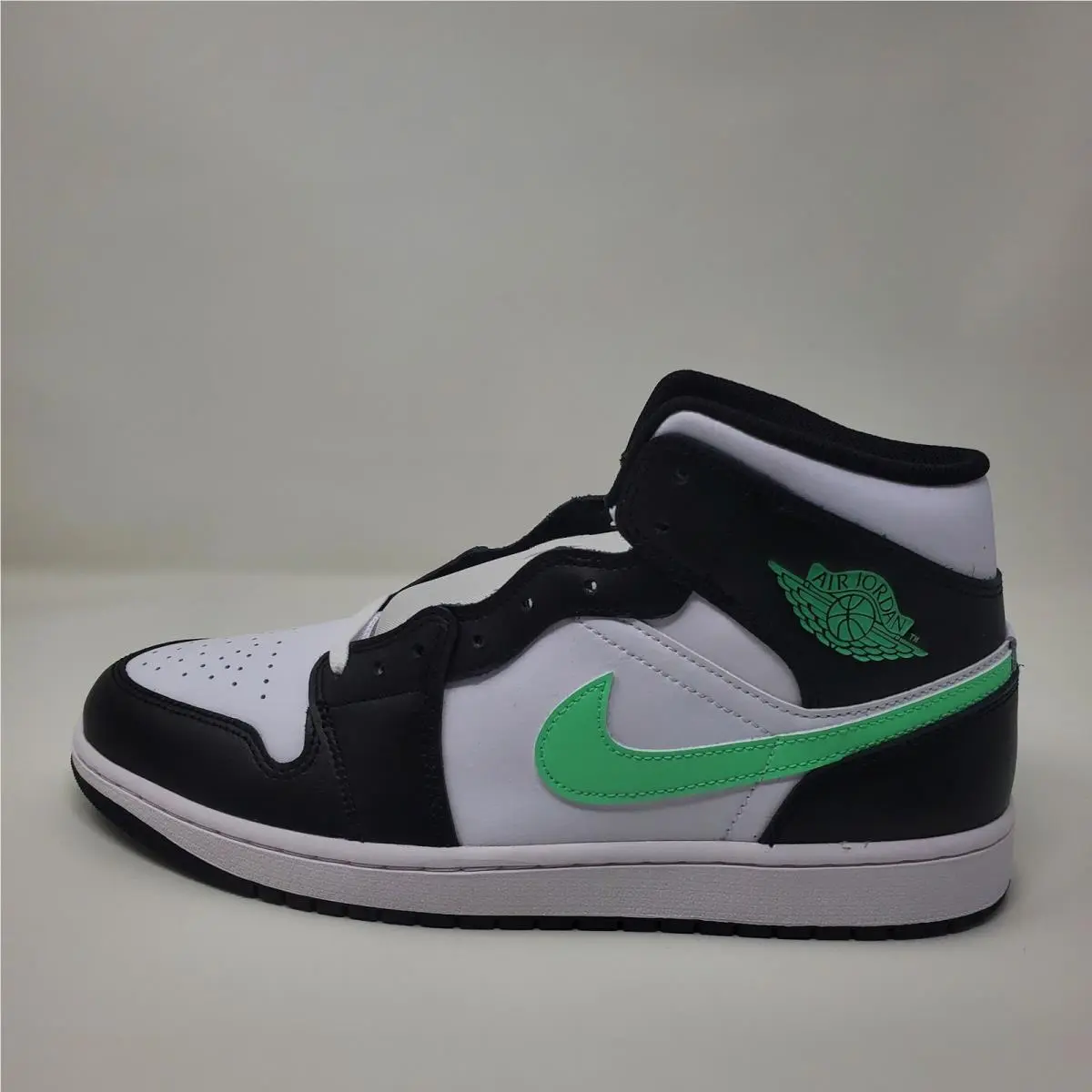 Nike shoes - Air Jordan 1 Mid - Air Mid - DQ8426-103 - Green 3