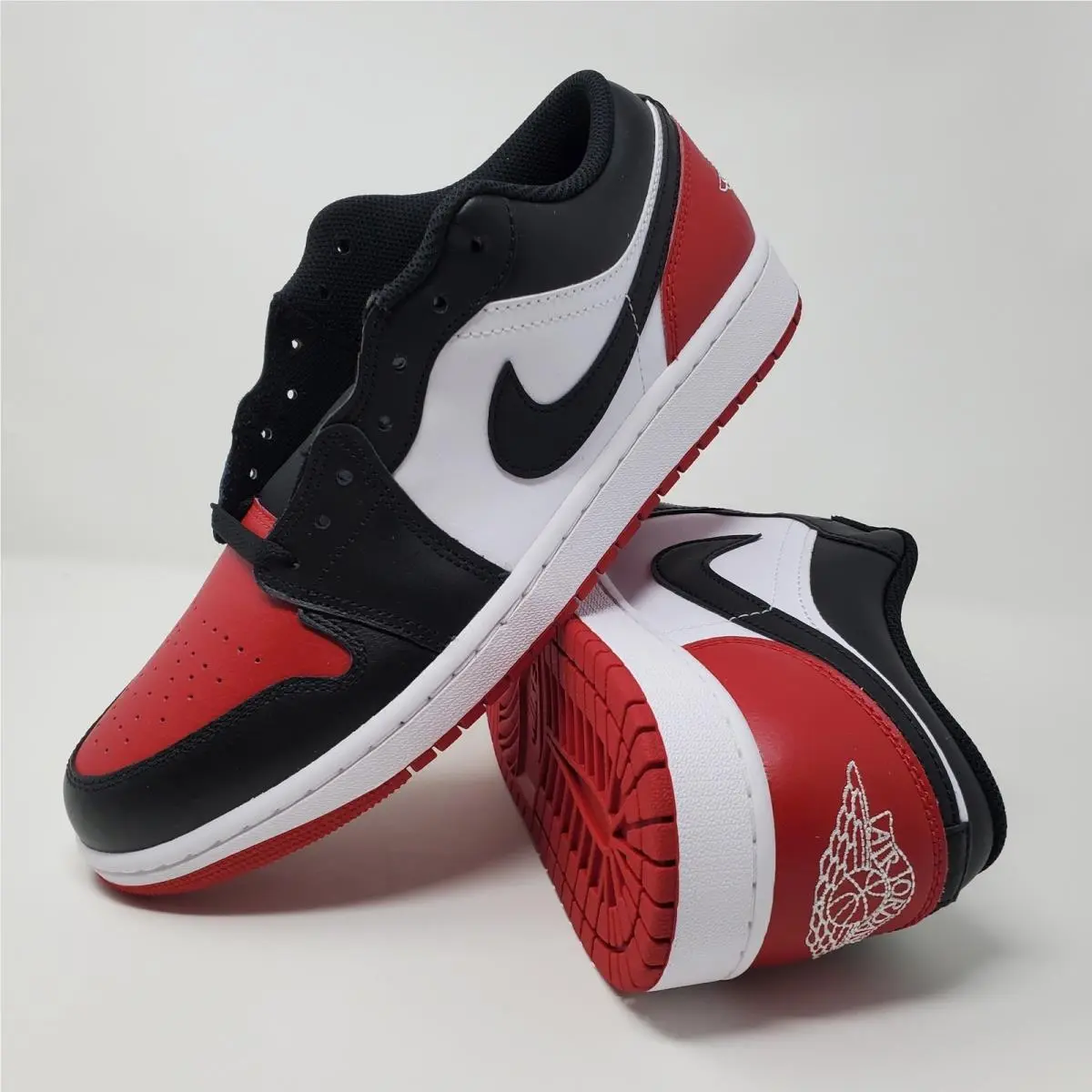 Air Jordan 1 Low Bred Toe 2.0 Men`s Size 10 White Black 553558-161