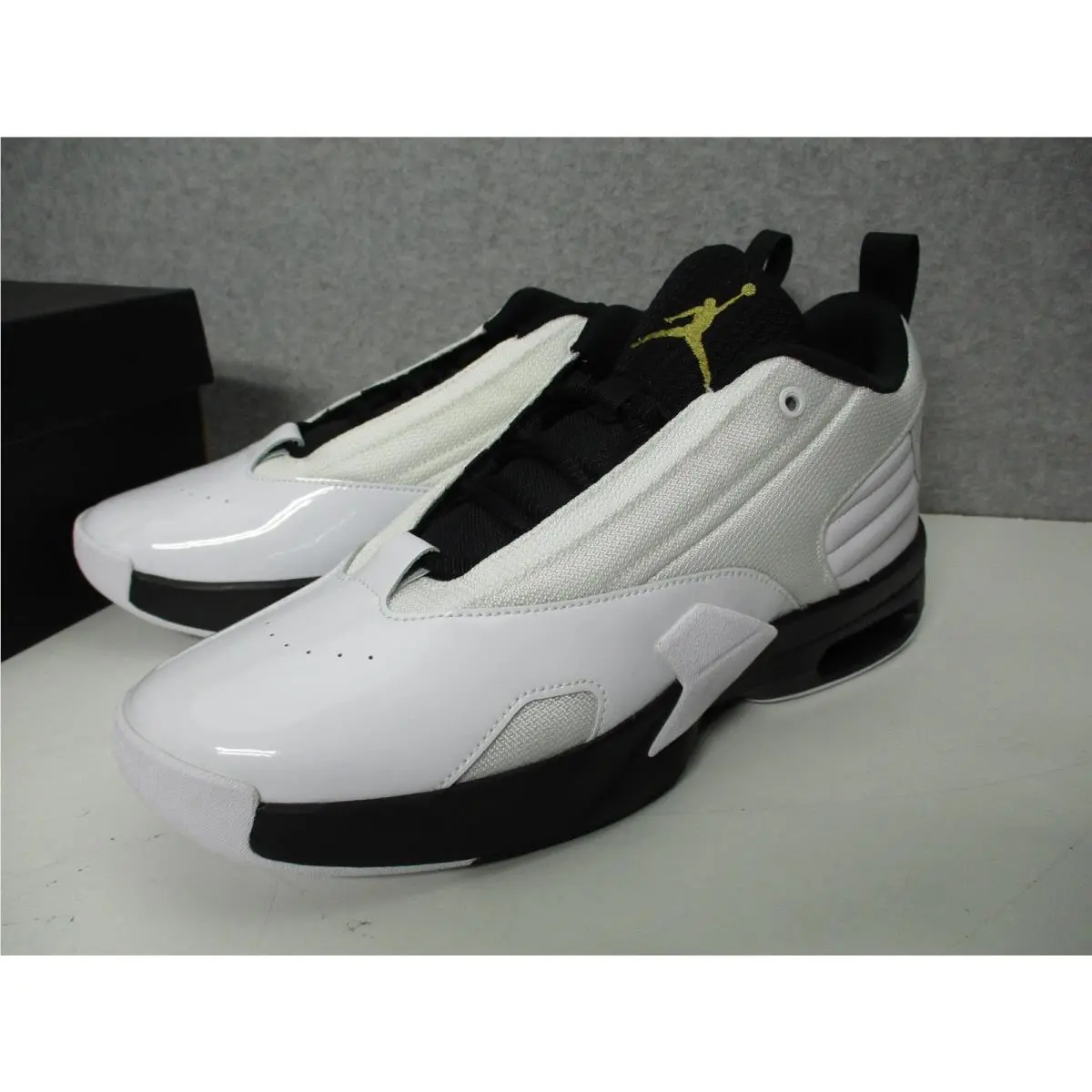 Nike shoes - Jordan Max Aura 6 - Max Aura - FQ8298-101 - White 1