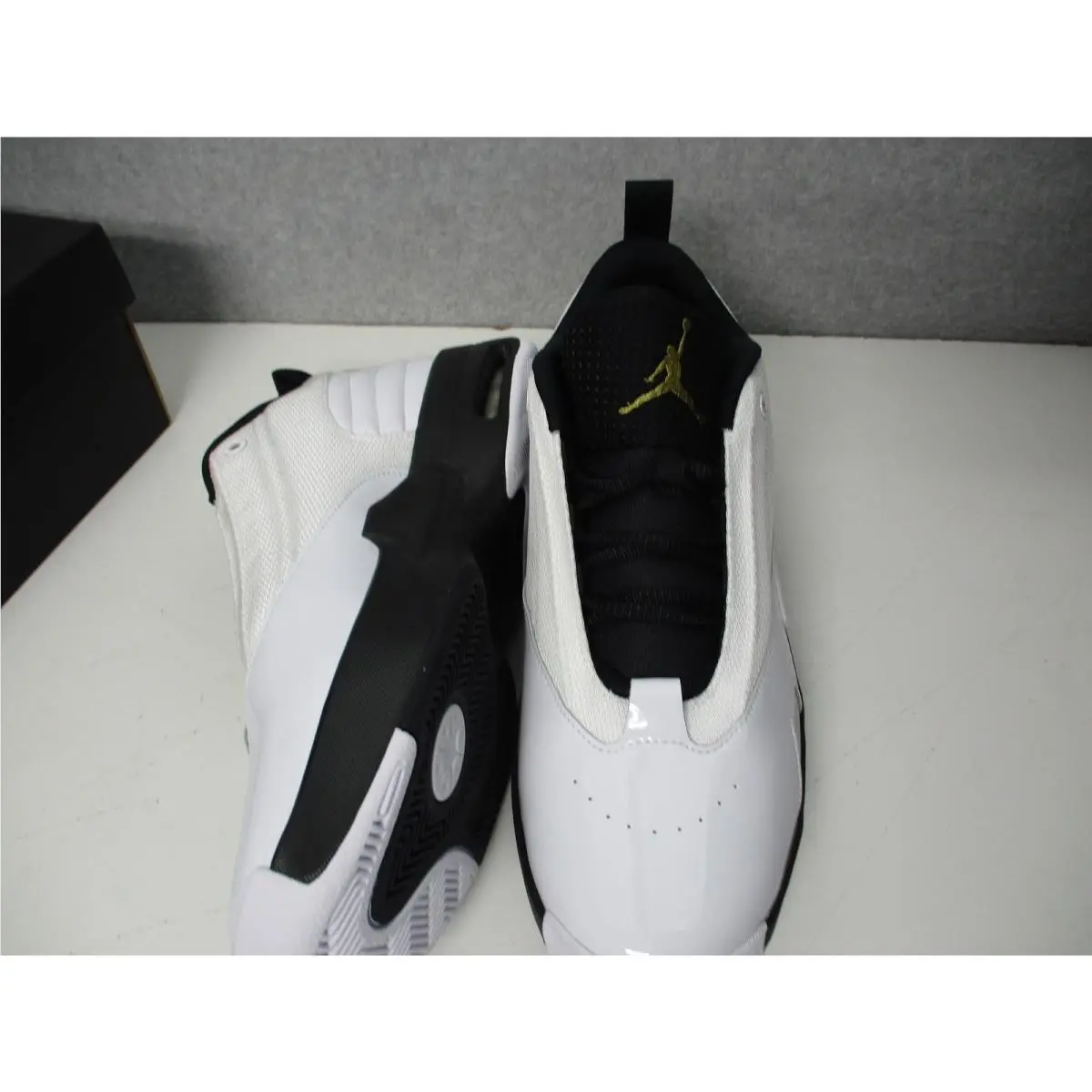 Nike shoes - Jordan Max Aura 6 - Max Aura - FQ8298-101 - White 3