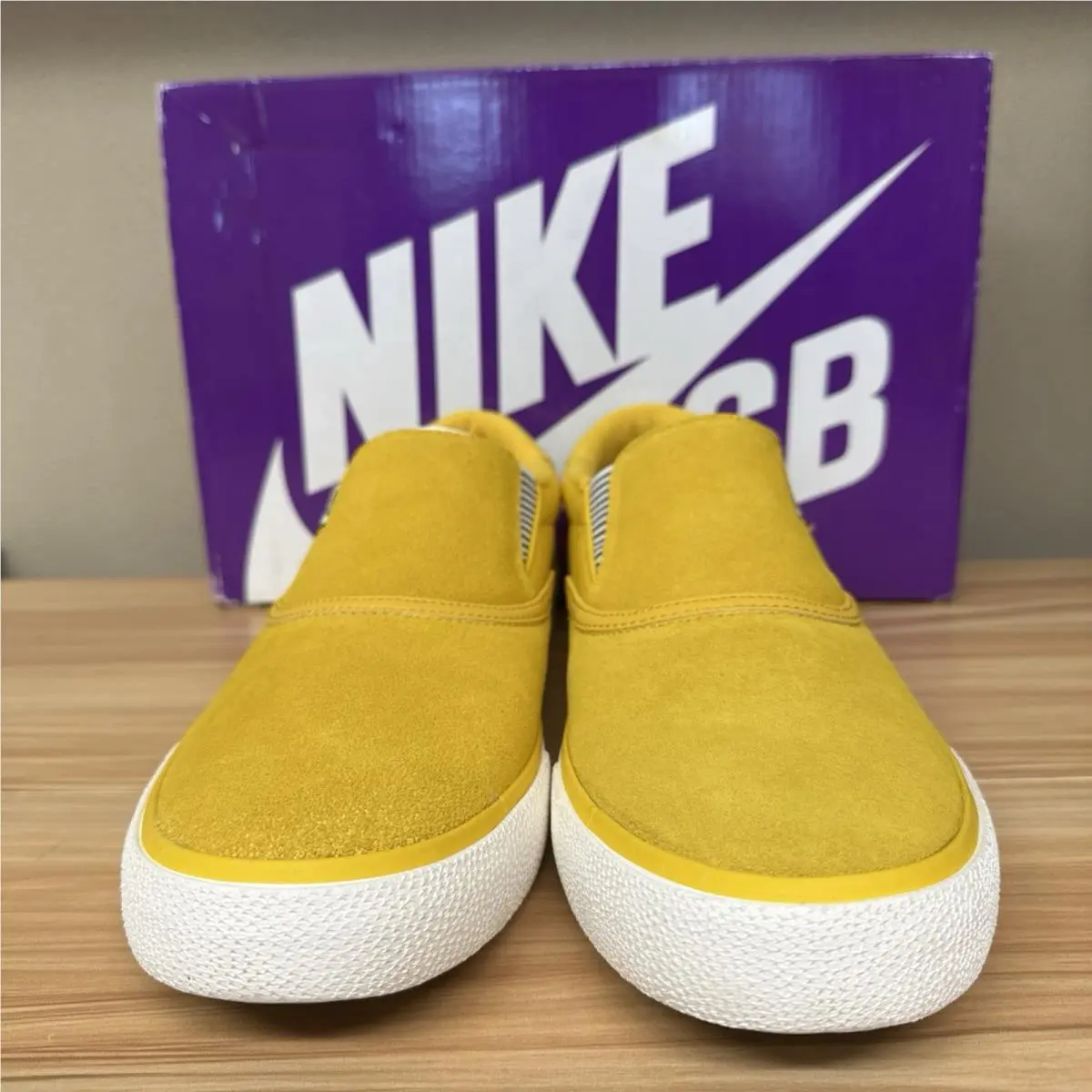 Nike shoes - Nike Zoom Verona - Zoom Verona - DM4424-700 - Yellow 0