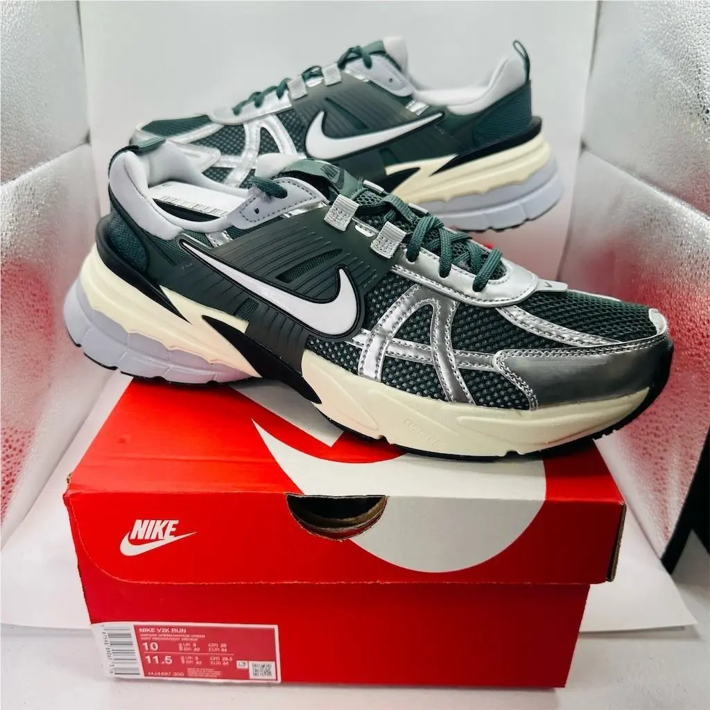 Nike V2K Run Men`s Sneakers Green Low Top Running Lifestyle Size 10