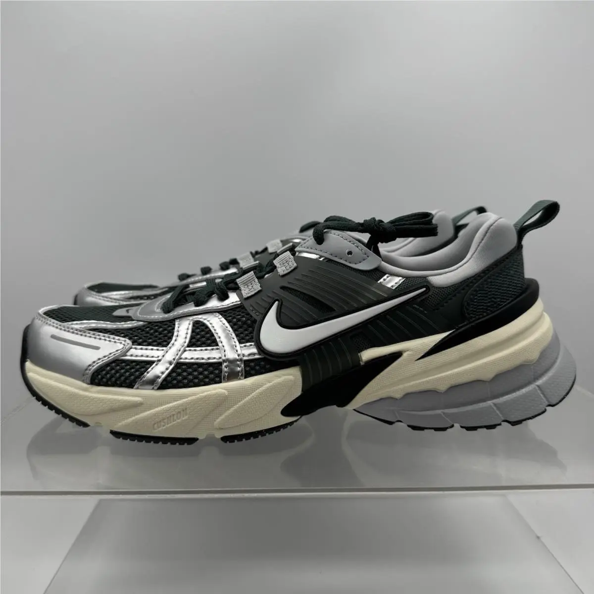 Nike V2K Run Vintage Green HJ4497-300 Men’s Size 8 / Women’s Size 9.5