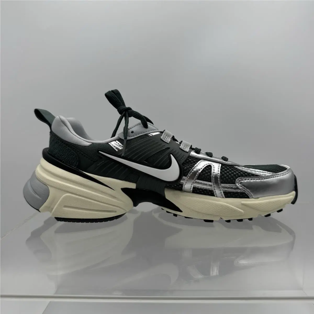 Nike shoes - Nike V2K Run - Run - HJ4497-300 - Green 1
