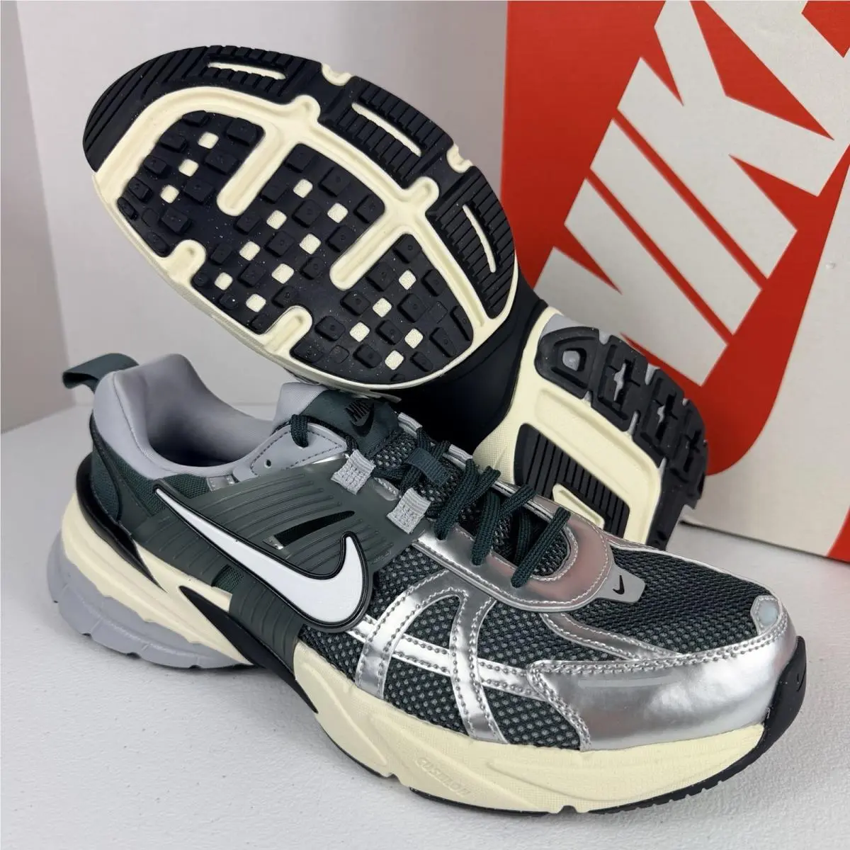 Nike V2K Run Vintage Green Casual Running Shoes HJ4497-300 Men`s Size 12