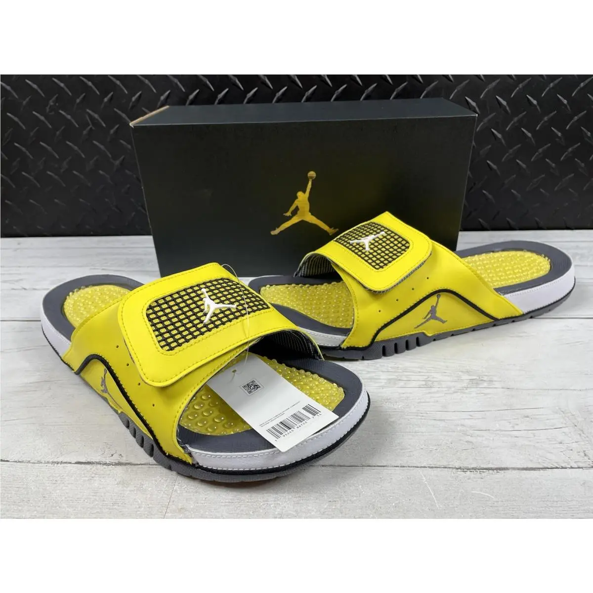 Nike Jordan Hydro IV Retro 4 Lightning Yellow Black White Slide Sz 12 DN4238-701