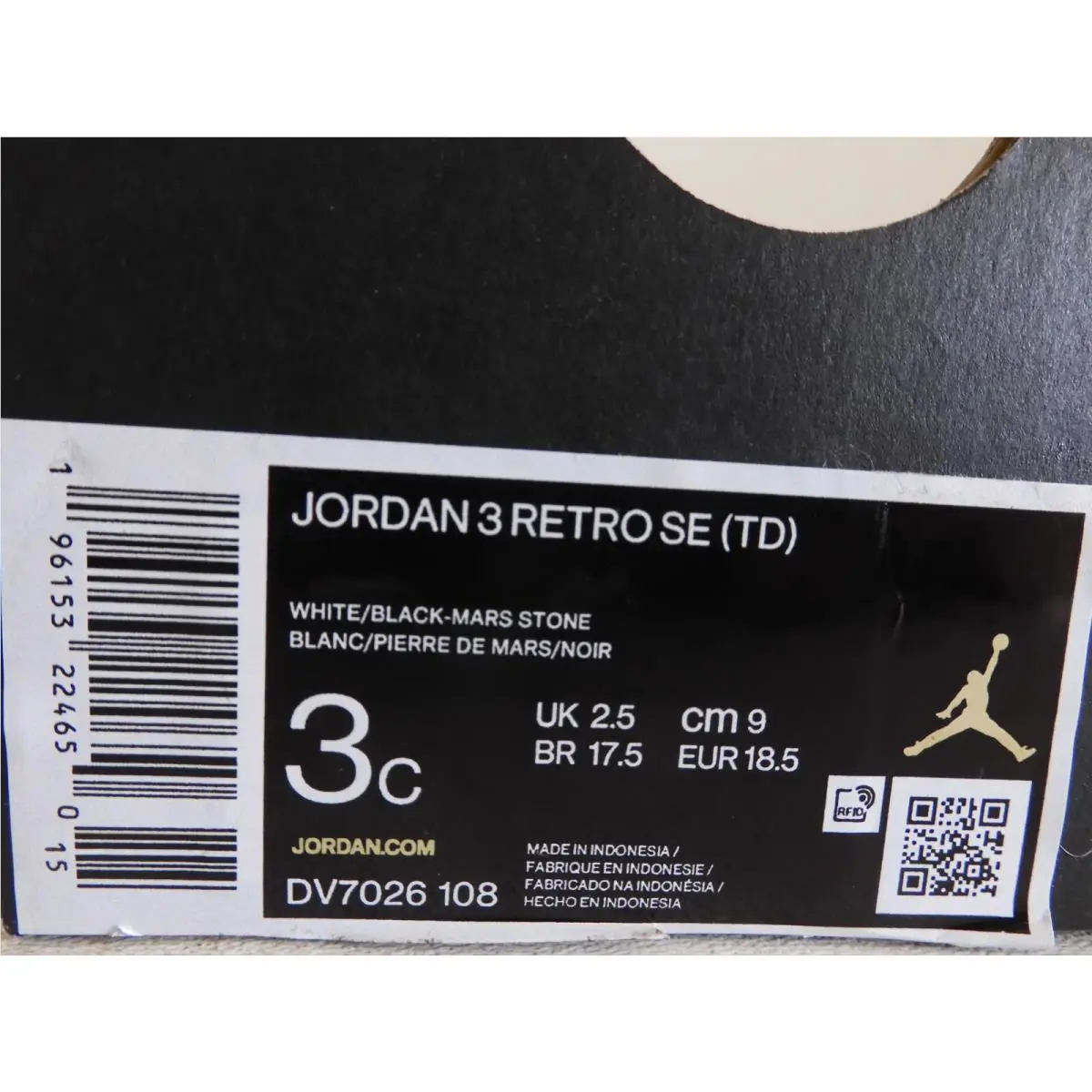 Nike shoes - Air Jordan 3 - Air - White (UPC: 196153224650) 3